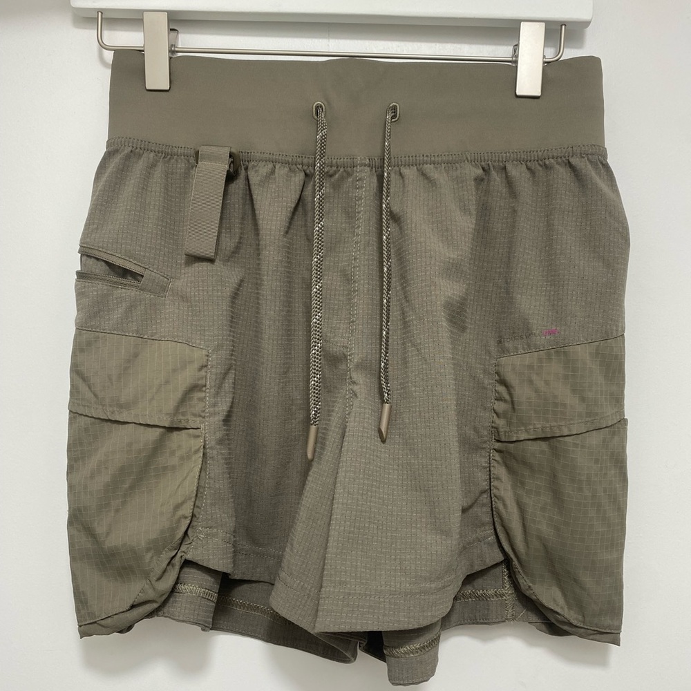 Lululemon Size 6 Hiking Shorts